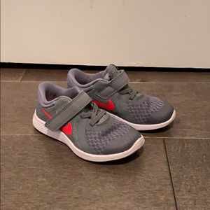 Nike revolution 4 sneakers